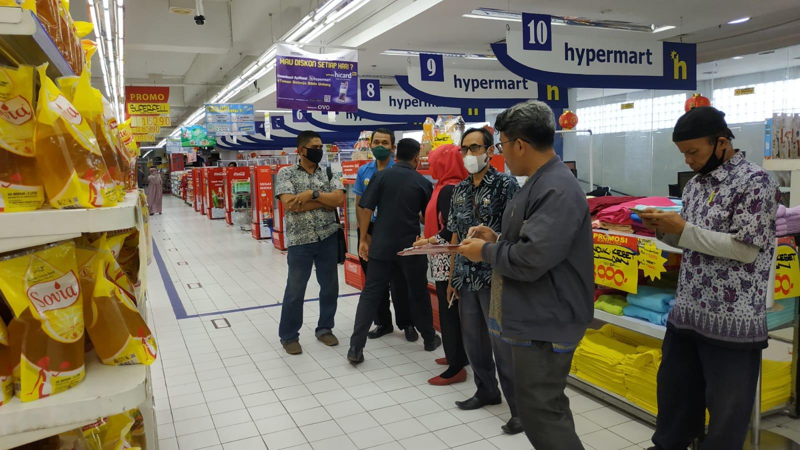Pemberlakukan Minyak Goreng Rp. 14.000/Lt  Oleh Kemendag. Disperindag Babel Temukan Empat Ritel Lokal Belum Menjual Minyak Goreng Sesuai Ketentuan.