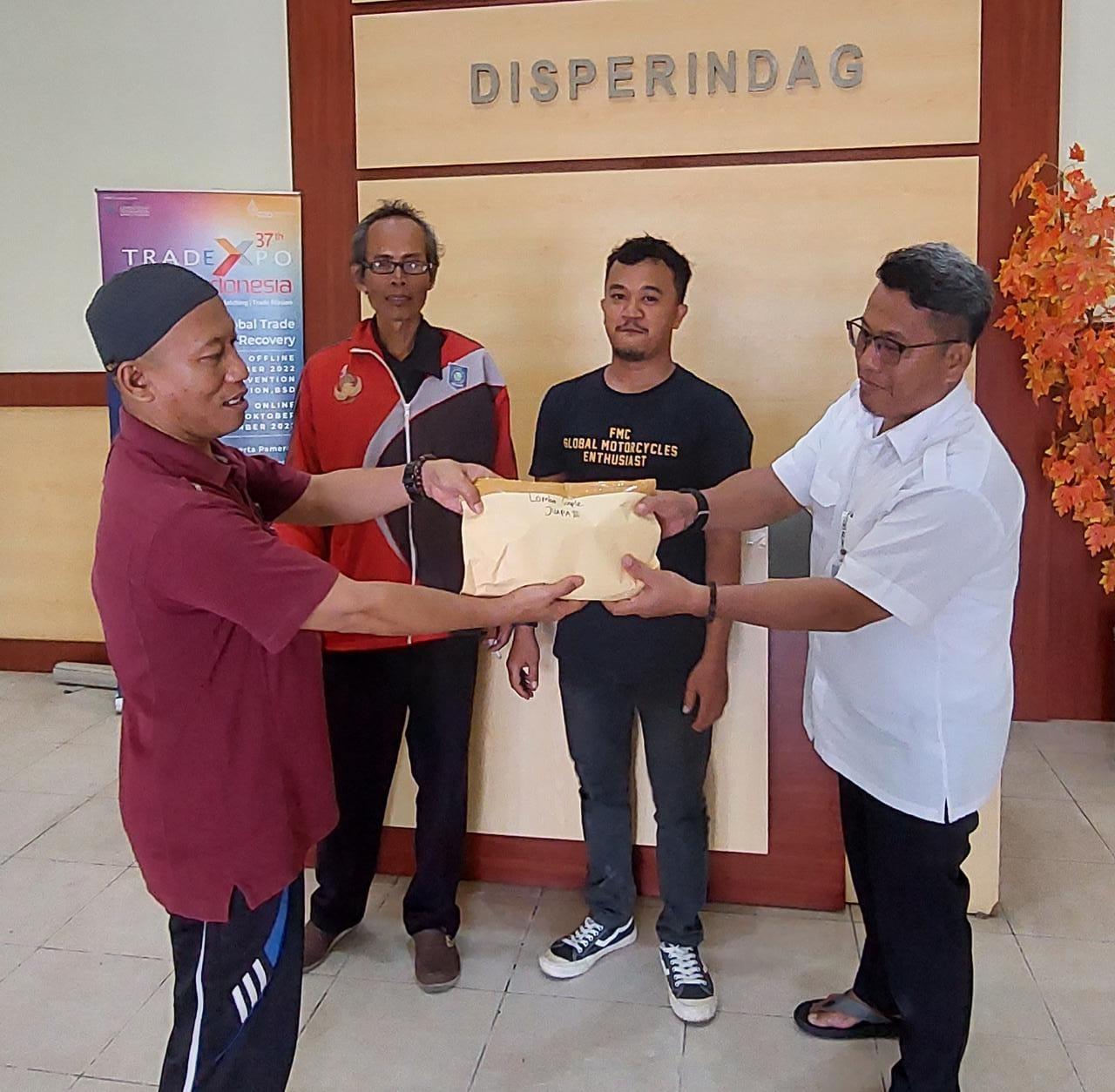 Meriahkan HUT RI Ke-77. Zaldi, Marno Juara Satu Lomba Gaple