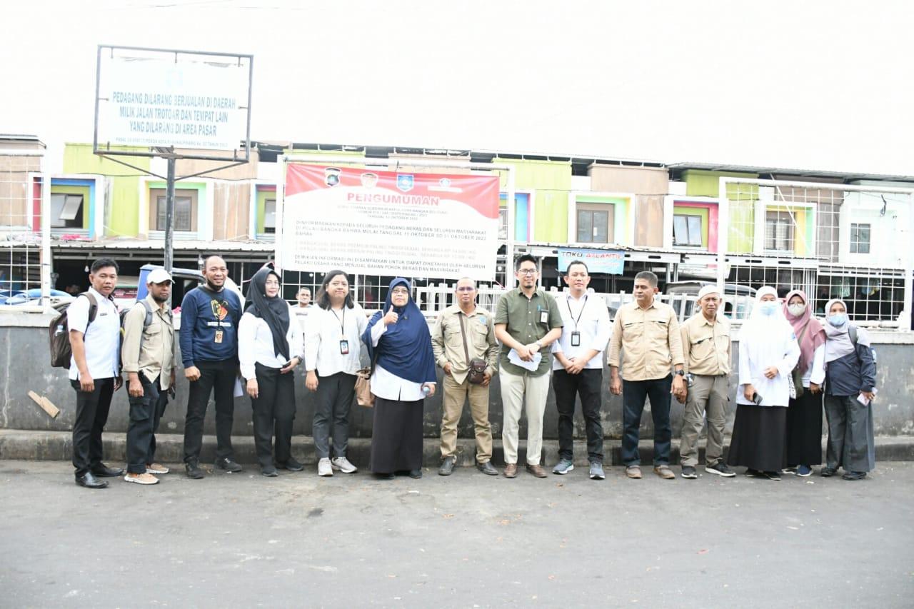 Disperindag Babel Bersama Polda Babel dan Bank Indonesia Perwakilan Babel, Pasang Spanduk Pengumuman Harga Beras Premium dan Medium