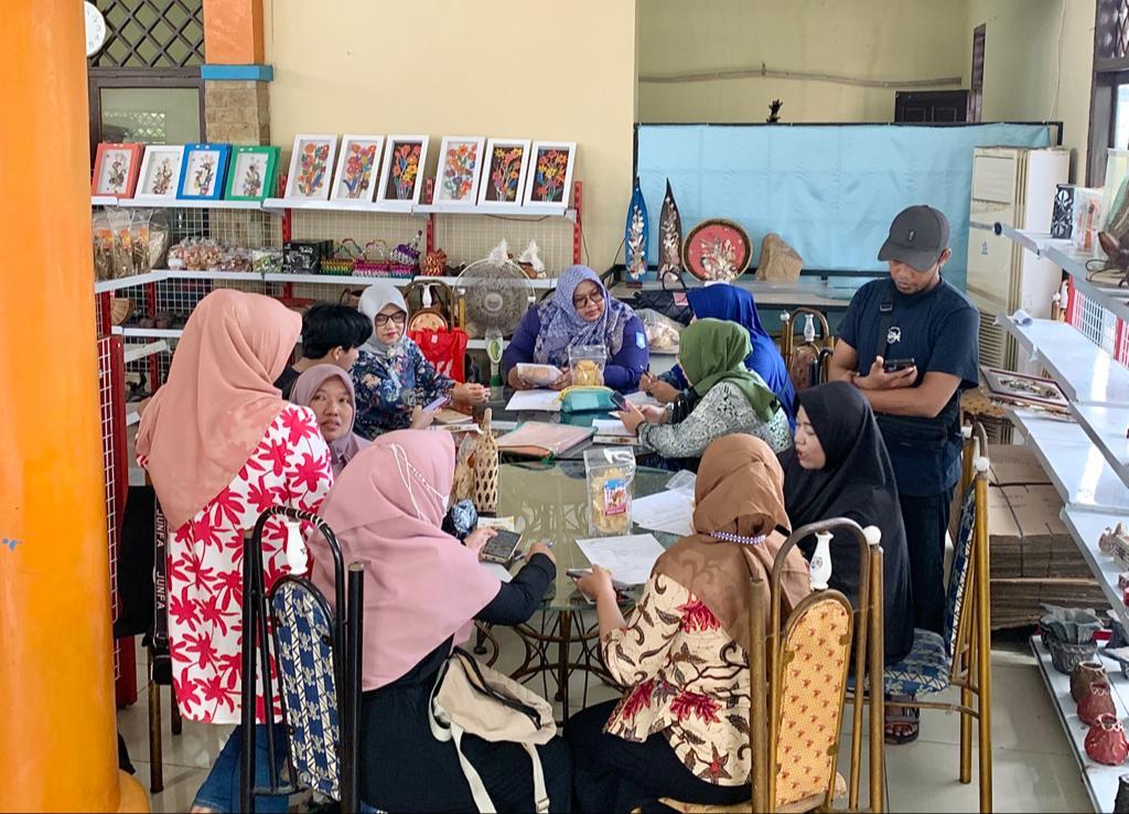 UPTD. RPK Disperindag Babel, Melakukan Fasilitasi Desain Kemasan Bagi IKM Belitung dan Beltim