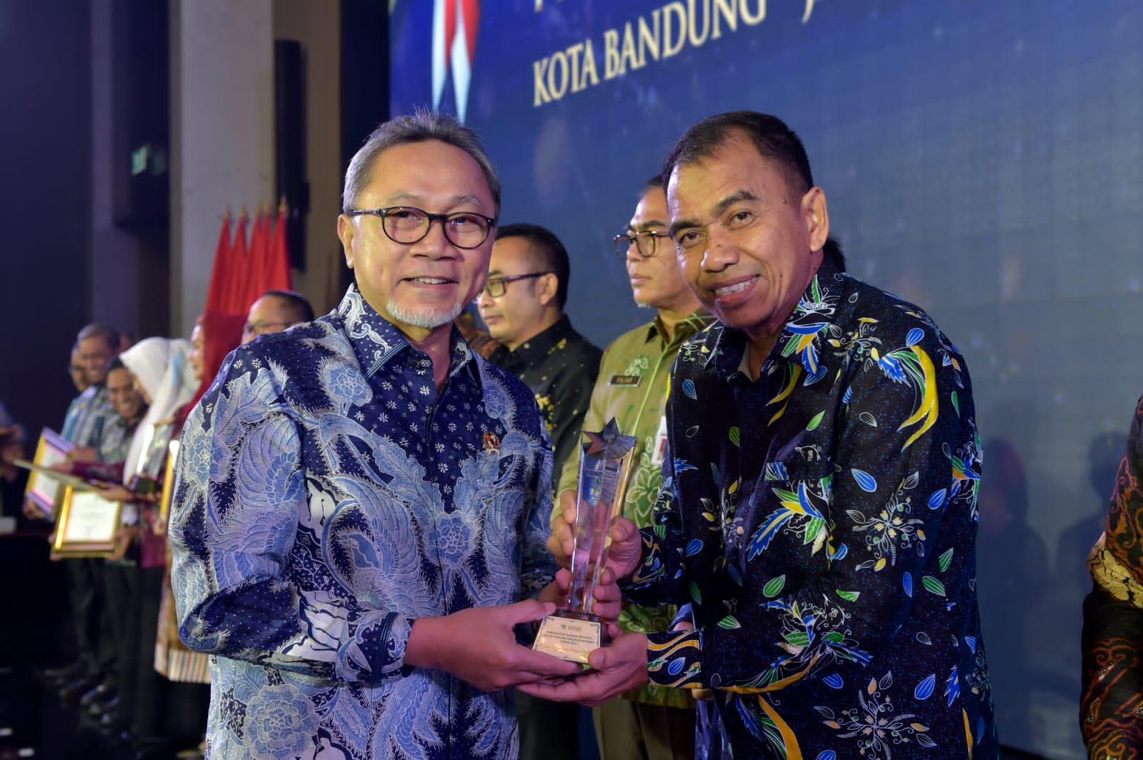 Disperindag Babel  Mendapatkan  Penghargaan Perlindungan Konsumen