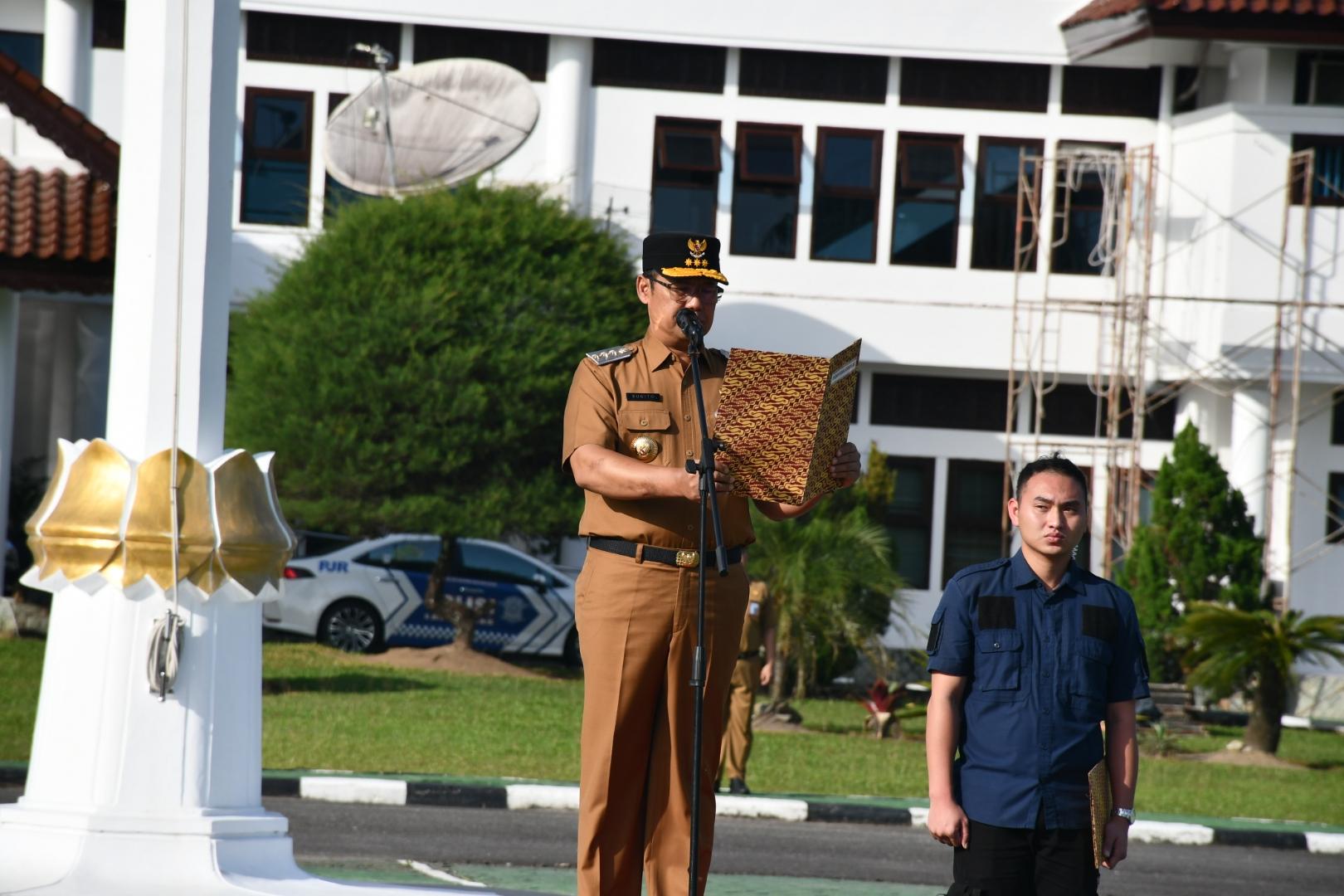 Disperindag Babel Petugas Upacara. Ini pesan Pj. Gubernur Selaku Pembina Kepada ASN Pemprov Babel. 