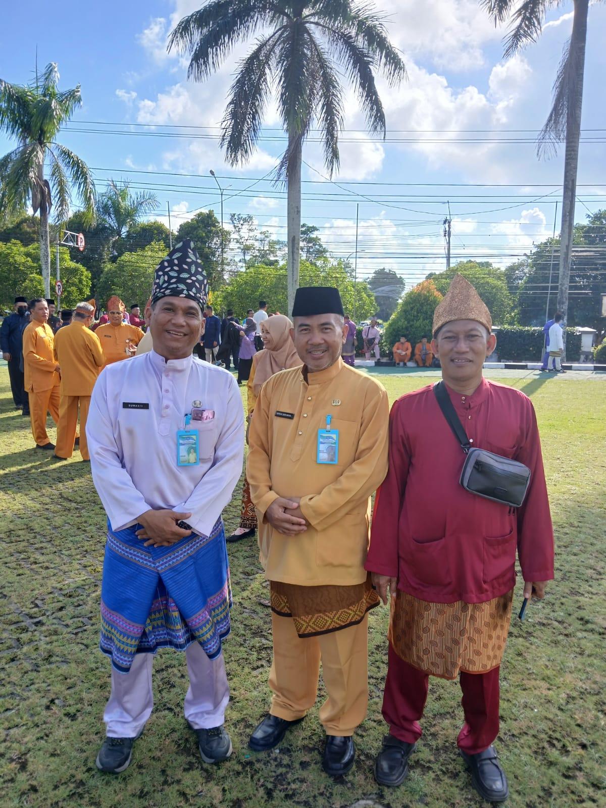 Mendorong Semangat Pendidikan. Pegawai Disperindag Provinsi Babel Ikuti Upacara Hardiknas. 
