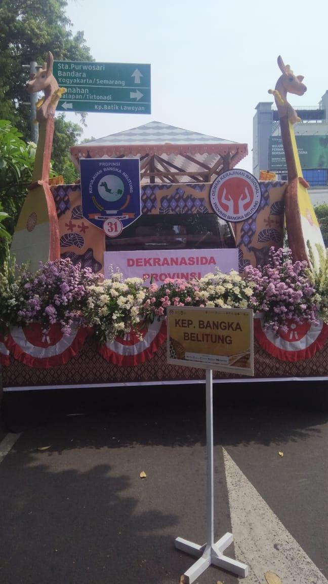 Mobil Hiasan Dekranasda Babel, Meriahkan Parade HUT ke-44 Dekranas Di Solo-Jateng. 