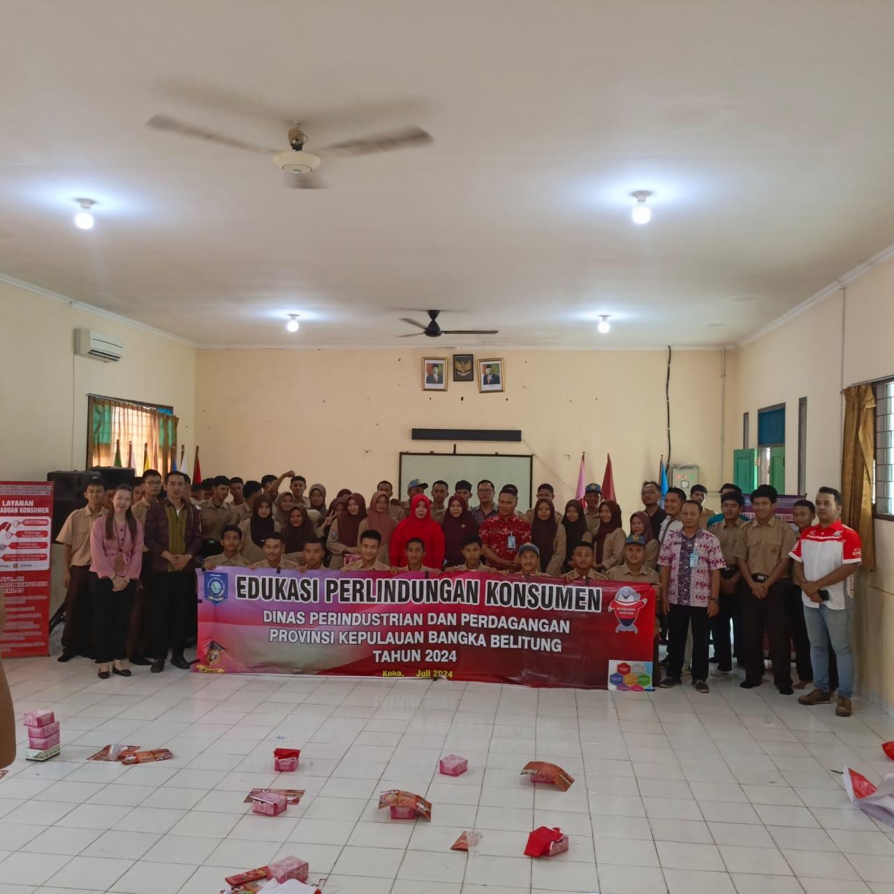 Pelajar SMKN 1 Koba, Di Edukasi Belajar Regulasi Hak dan Kewajiban Konsumen Oleh Disperindag Babel. 