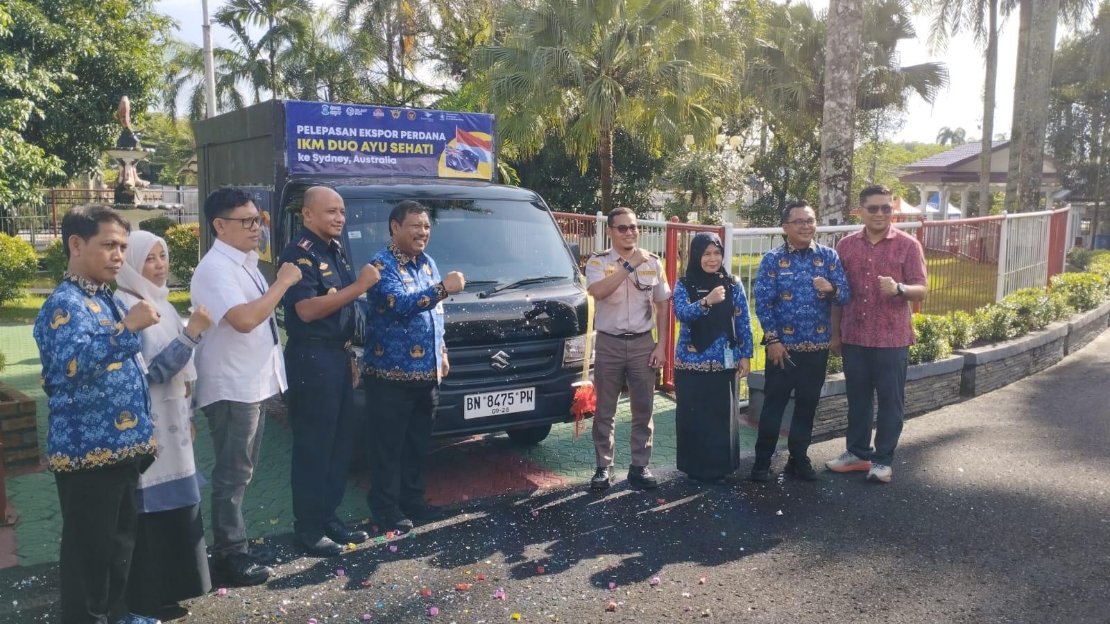 Dinas Perindustrian dan Perdagangan. Apresiasi dan Mendukung Ekspor Perdana Produk IKM Ke Australia.   