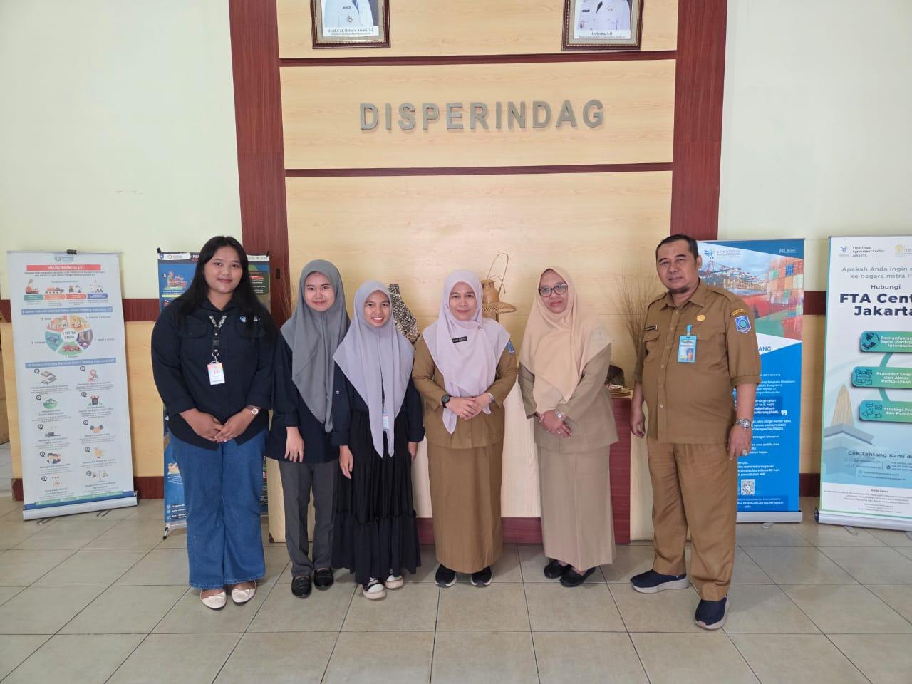 Plt. Disperindag Provinsi Bangka Belitung Yenni Asmita, Melepas Mahasiswi UBB Setelah  Magang Tiga Bulan