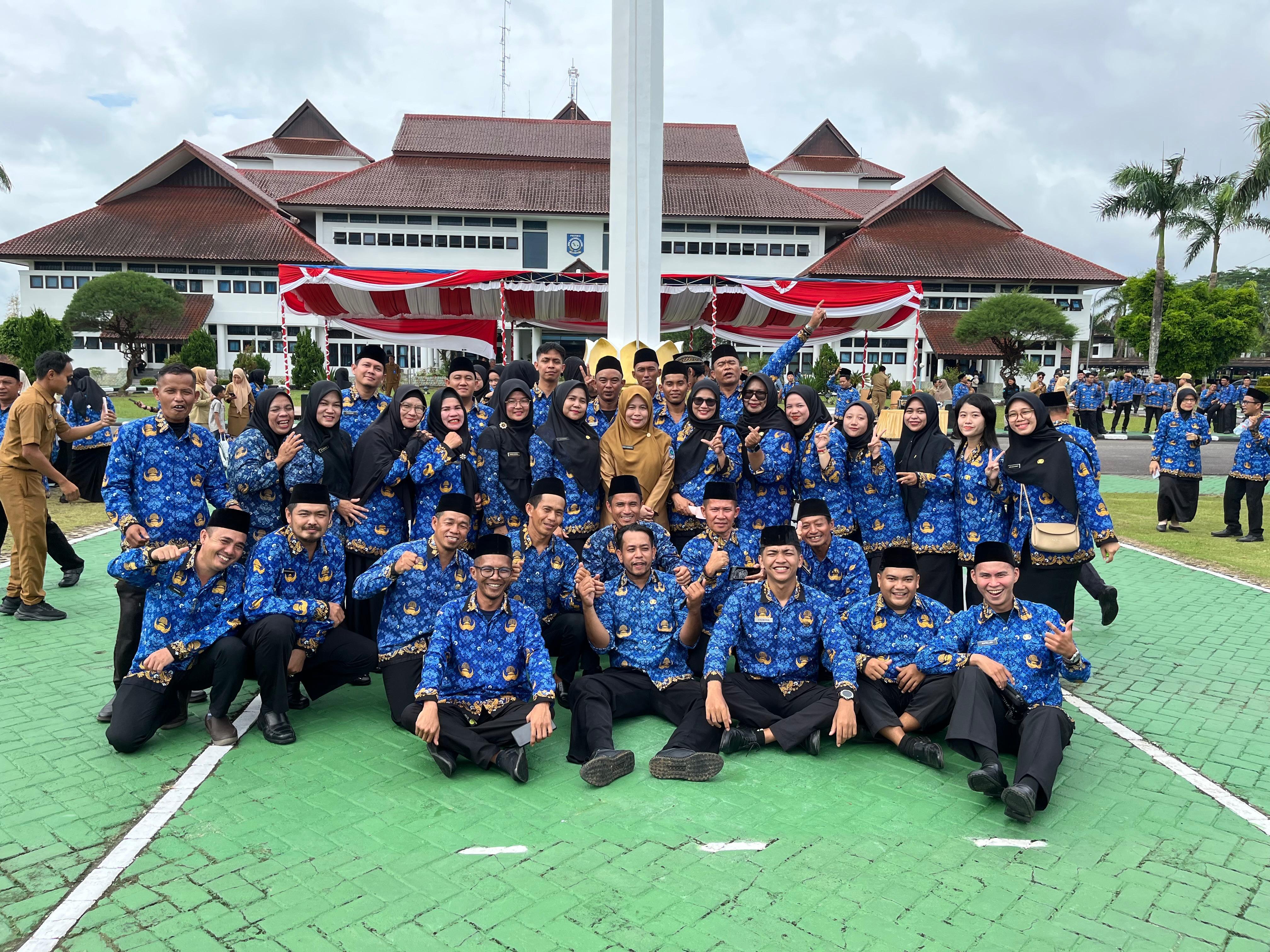 42 P3K Paruh Waktu Disperindag Provinsi Babel Mendapatkan SK. Yenni, "selamat dan sukses selalu".