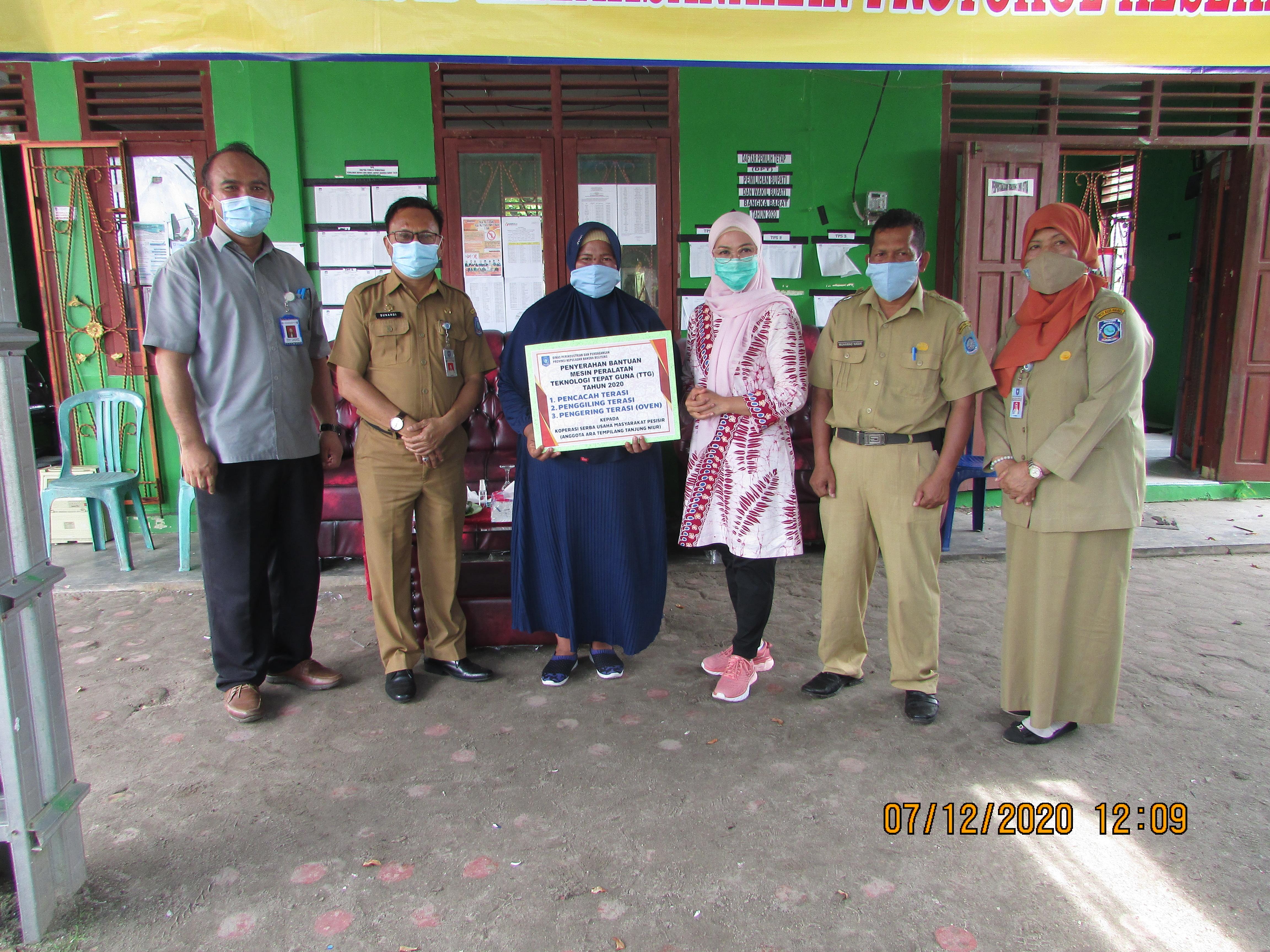 Pemprov Babel Serahakan Mesin Peralatan Produksi Tepat Guna Ke IKM Terasi Desa Tanjung Niur Babar