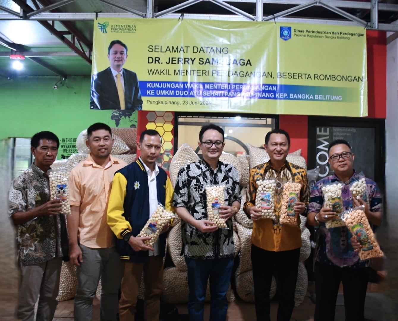 Wamendag Jerry Sambuaga Belusukan Ke UMKM Duo Ayu Sehati Pangkalpinang, Babel. 