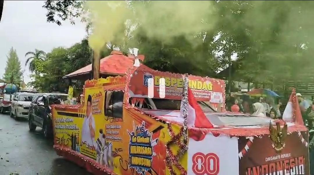 Mengusung Hilirisasi Industri, Mobil Hias Disperindag Babel, Tampil Memukau Di Hadapan Penonton Carnaval Kendaraan Hias HUT RI Ke 80 