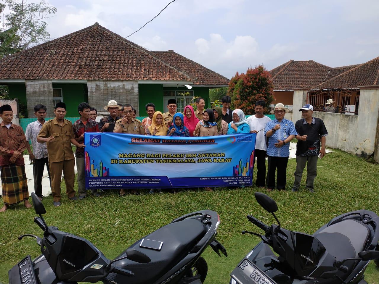5 (LIMA) ORANG PELAKU ANYAMAN BANGKA BELITUNG MAGANG KE KAMPUNG KREATIF SUKARUAS, TASIKMALAYA.