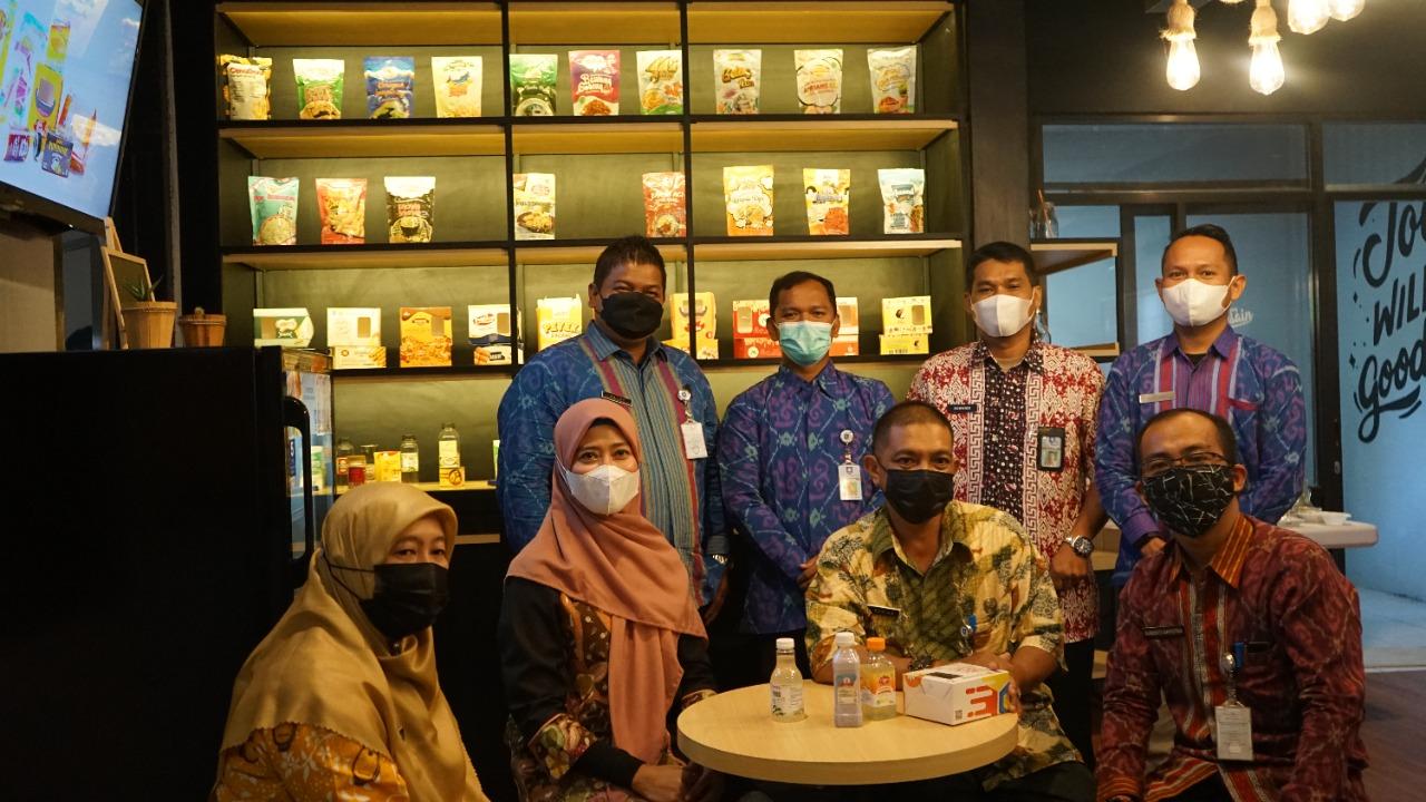 Perkuat UKM dan IKM Bateng, Ketua Dekranasda Bateng Kunjungi UPTD. Rumah Kemasan Babel