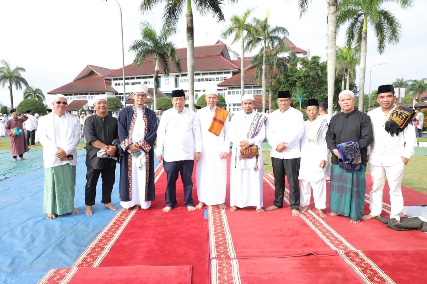 Kepala Disperindag Babel Shalat Idulfitri 1446 H, Bersama Gubernur Terpilih Hidayat Arsani “Ibadah salat Idulfitri adalah puncak dari perjalanan spiritual”