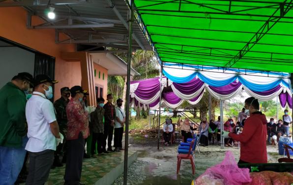 Pelaksanaan Pasar Murah di Halaman Gedung Bumdesa Harapan Jaya Unit Berkah Mart Desa Bangka Kota Kecamatan Simpang Rimba Kabupaten Bangka Selatan.